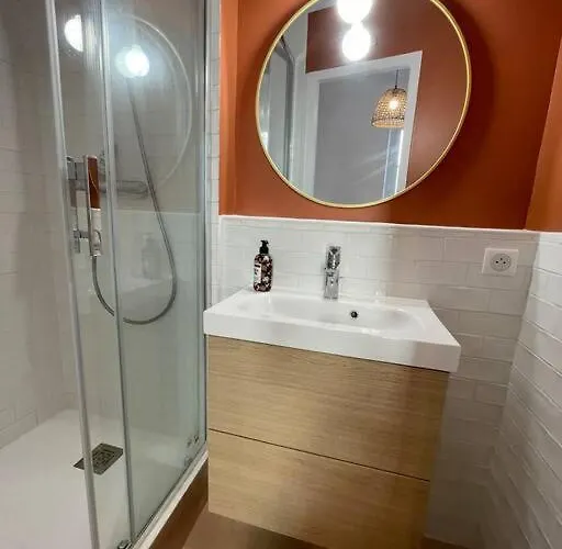 Appartement 2 Min Halles, 3 Min Plages, Plein Centre.